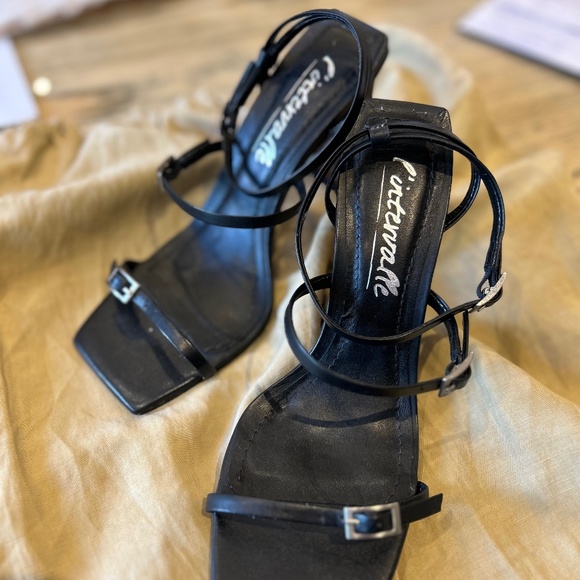 L’intervalle strappy heels - Picture 1 of 3